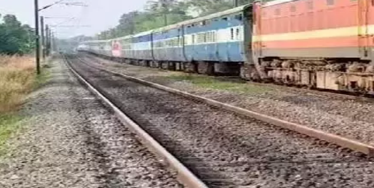 CG : बैलाडीला तक यात्री ट्रेनें चलाने की मांग …