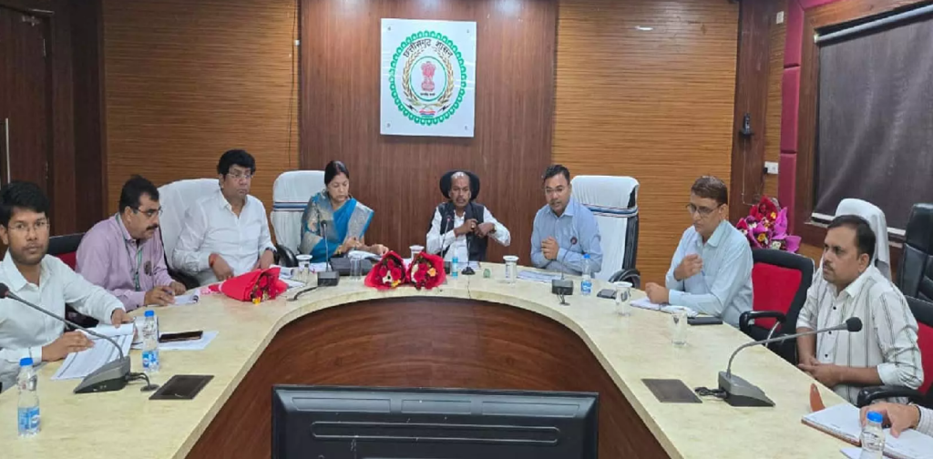 CG : नियमित फील्ड निरीक्षण कर, की जाए योजनाओं की प्रभावी मॉनिटरिंग: उपाध्यक्ष वर्मा …