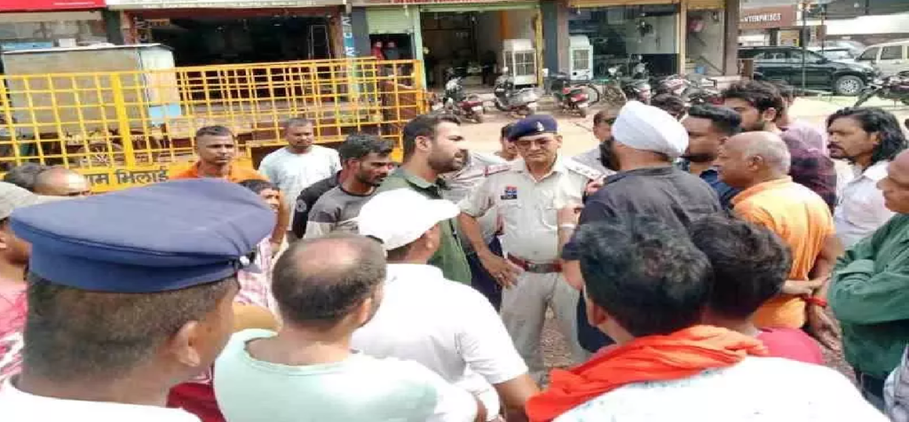CG : अतिक्रमण और अव्यवस्थित पार्किंग पर ट्रैफिक पुलिस की बड़ी कार्रवाई, 1215 वाहनों के ई-चालान …
