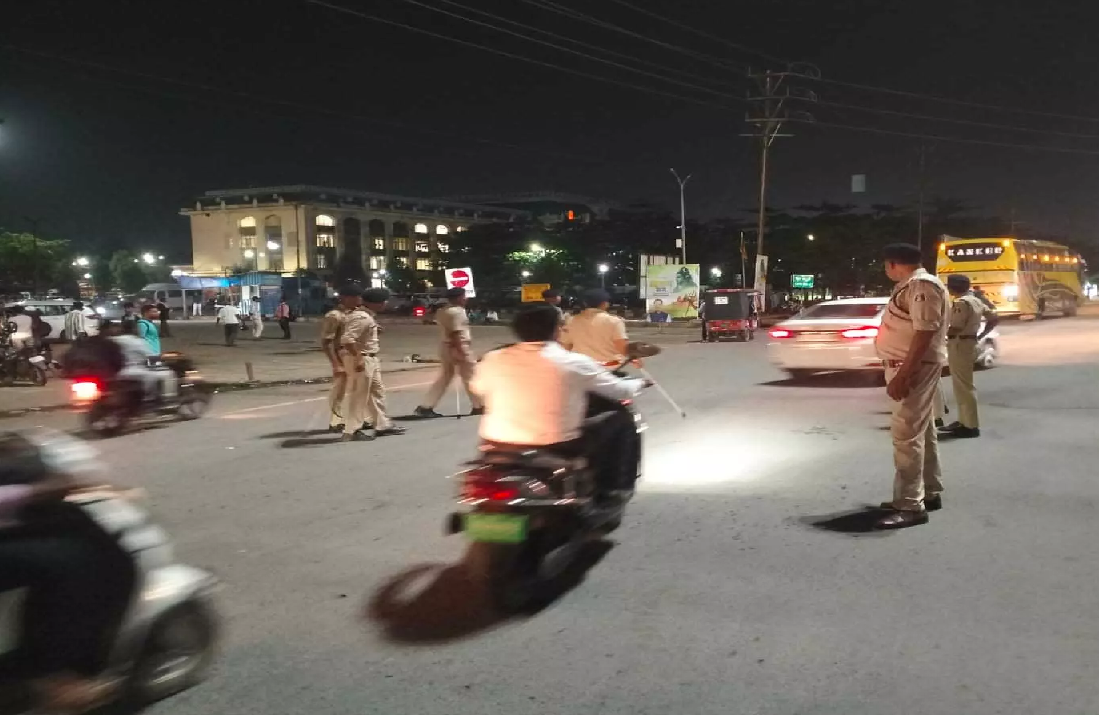 CG : रायपुर में 15 अगस्त को लेकर सुरक्षा व्यवस्था कड़ी, सभी एंट्री-एग्जिट पॉइंट पर 24 घंटे नाकेबंदी …