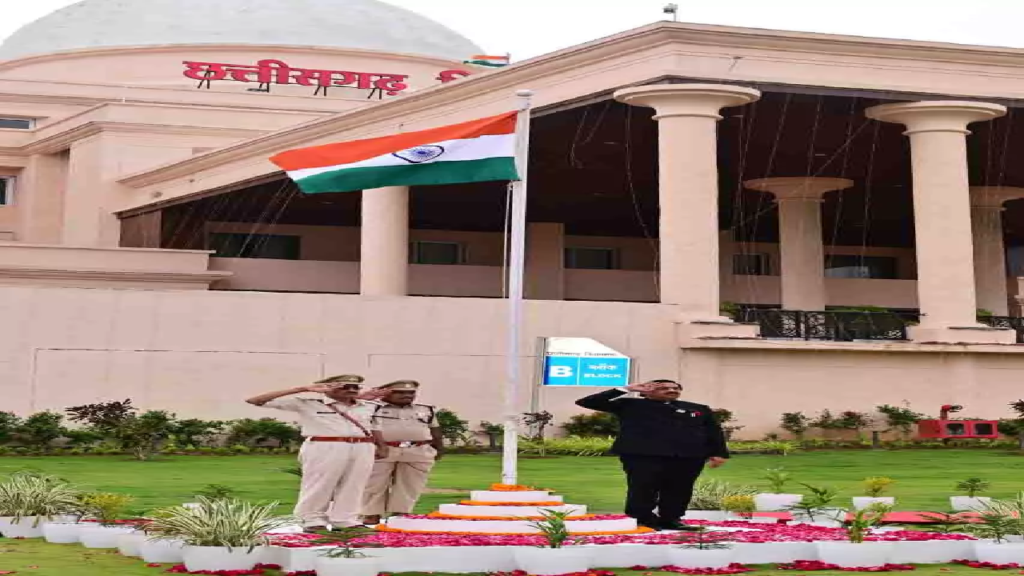 CG : विधानसभा के सचिव ने किया ध्वजारोहण …