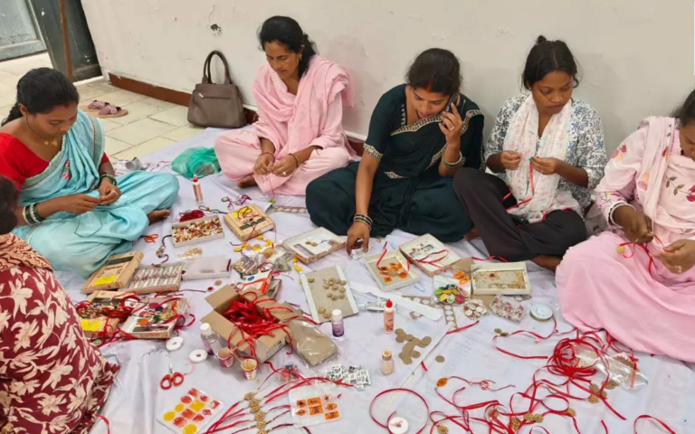 CG : राखी को लेकर तैयार हैं लोकल उत्पाद …