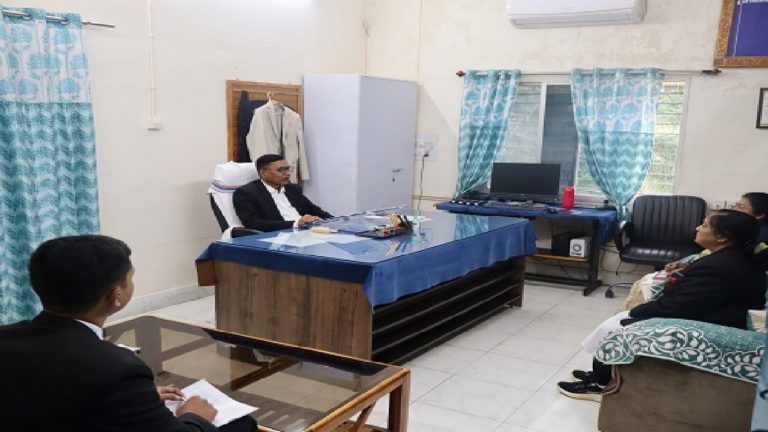 CG : लीगल एड डिफेंस कौंसिलों का निगरानी व सलाह समिति का मासिक बैठक हुआ संपन्न …