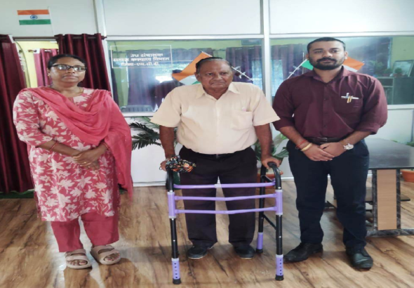 आवेदन के तुरंत बाद मोहम्मद नजीर खान को मिला वॉकर ...
