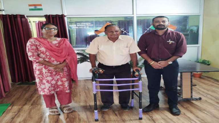 आवेदन के तुरंत बाद मोहम्मद नजीर खान को मिला वॉकर ...