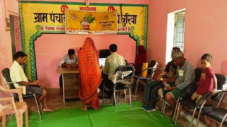 राजनांदगांव : मोबाईल कैम्पों के माध्यम से श्रमिक पंजीयन के लिए किए जा रहे आवेदन …