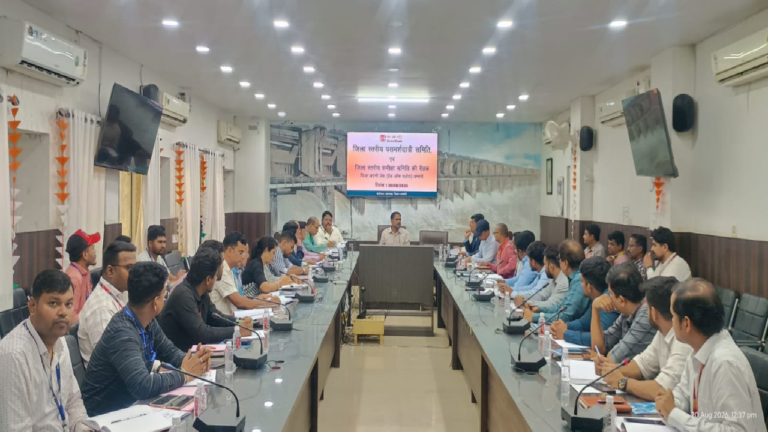 जिले में बैंकिंग योजनाओं के लक्ष्यों की शत-प्रतिशत पूर्ति सुनिश्चित करें : कलेक्टर अबिनाश मिश्रा ...