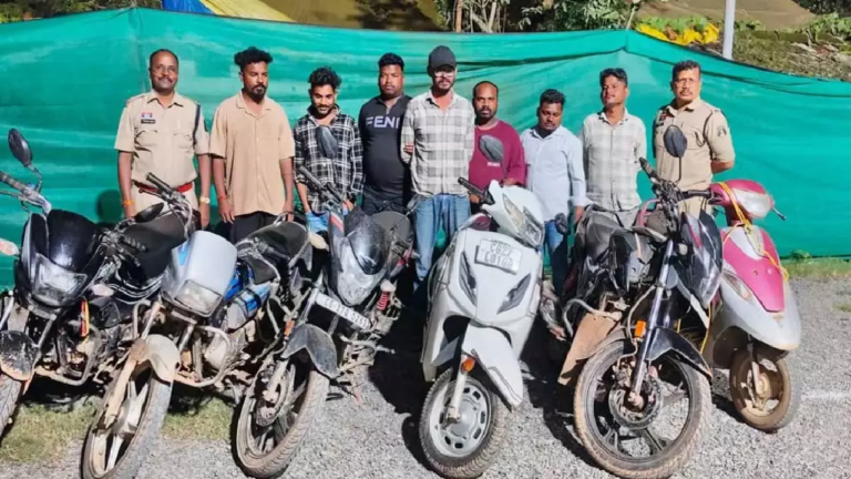 CG : पुलिस की गिरफ्त में 7 जुआरी, जंगल में सजी थी महफिल …