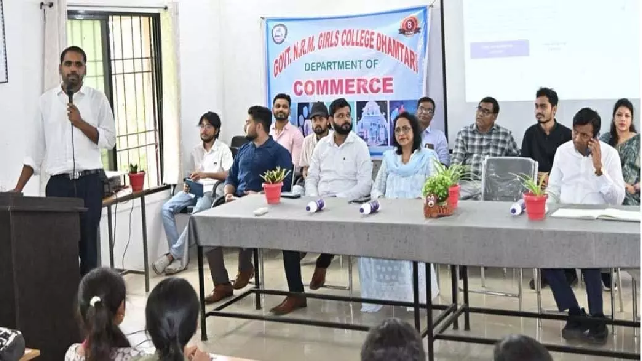 CG : तकनीक के पंख लगाकर उड़ान भरेगा धमतरी का युवा …