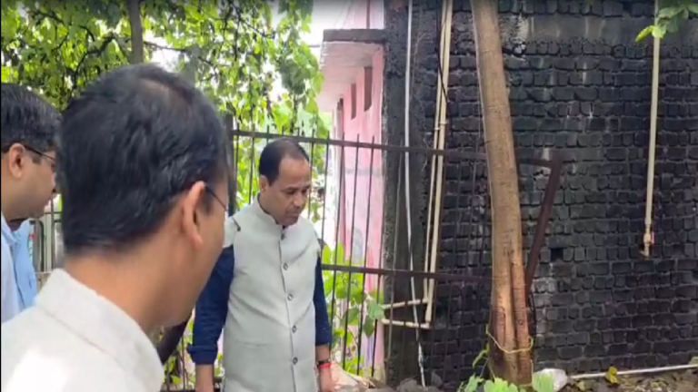 CG : रायपुर में महाभियान: पेड़ों को कंक्रीट और जाली से मिल रही मुक्ति, फील्ड पर निकले कलेक्टर …
