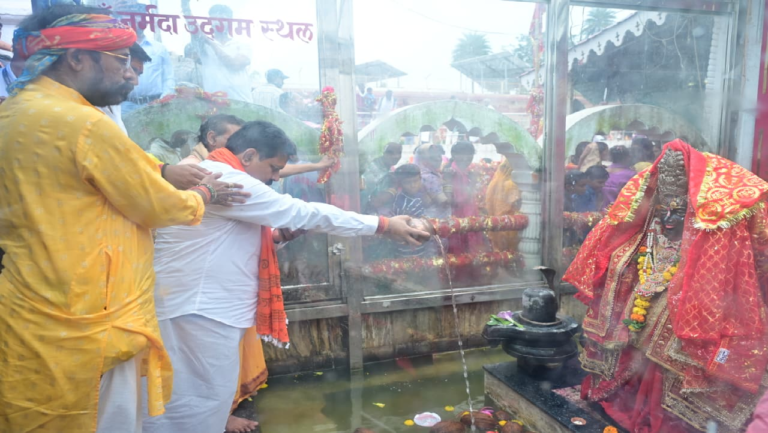 CG : उप मुख्यमंत्री विजय शर्मा ने अमरकंटक में किए मां नर्मदा के दर्शन…