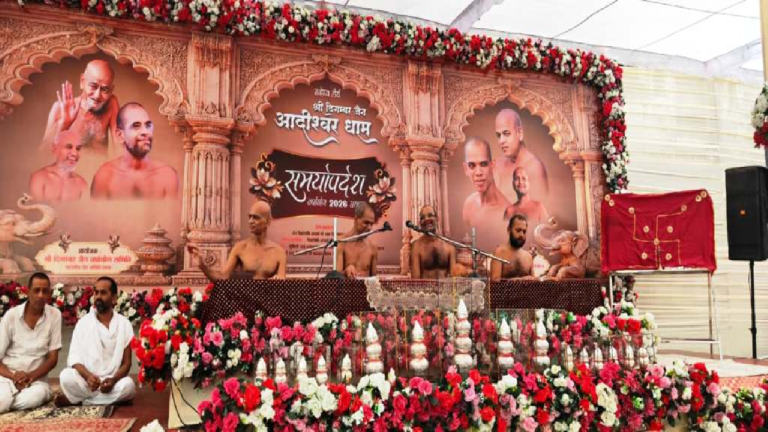 CG : दिगंबर जैन बड़ा मंदिर में मुनि आगम सागर ससंघ की कलश स्थापना में जबरदस्त उत्साह …