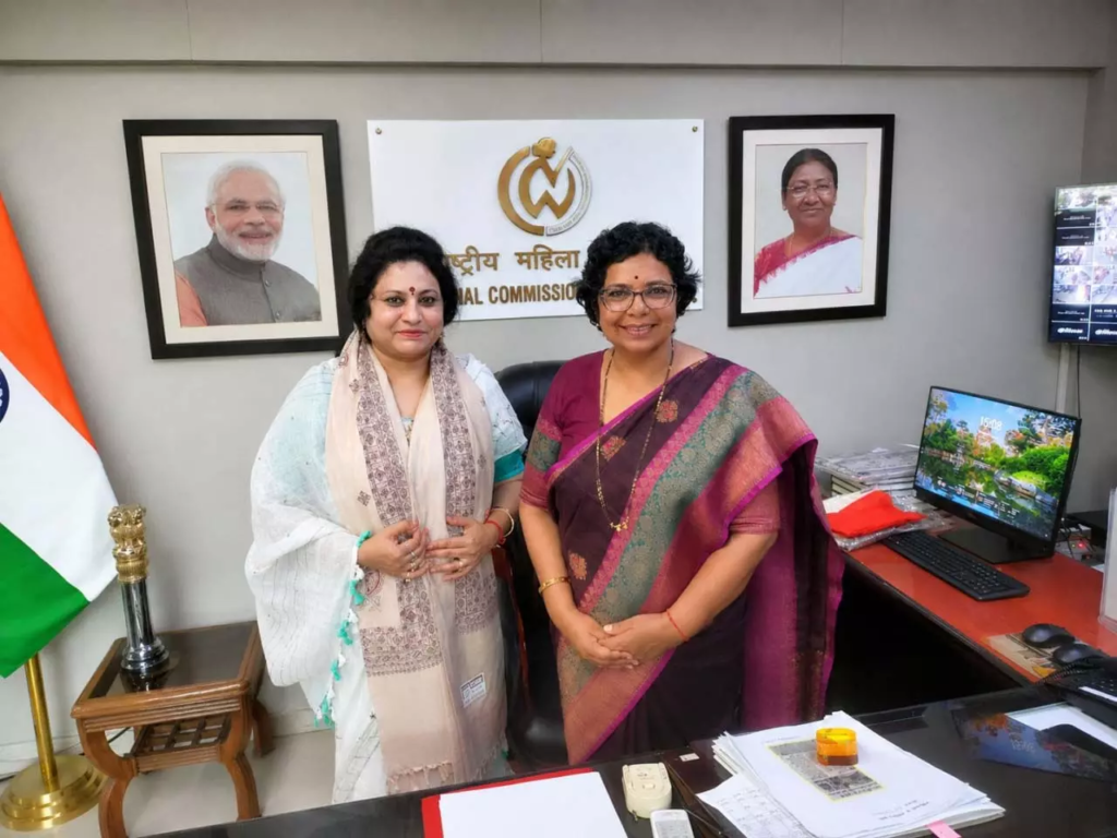 CG : राष्ट्रीय महिला आयोग की अध्यक्ष से राज्य महिला आयोग की अध्यक्ष डॉ. ममता साहू ने की मुलाकात …