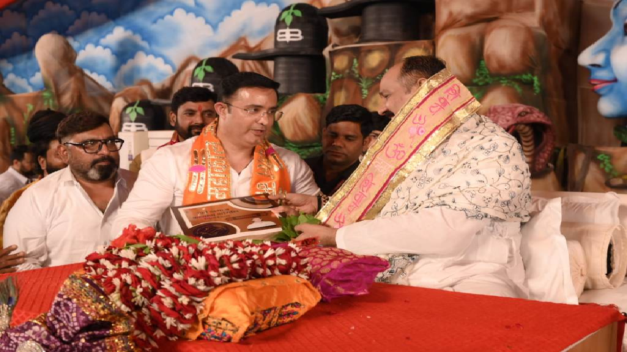 CG : शिवमहापुराण सुनने पहुंचे इंद्रजीत सिंह ‘छोटू’…