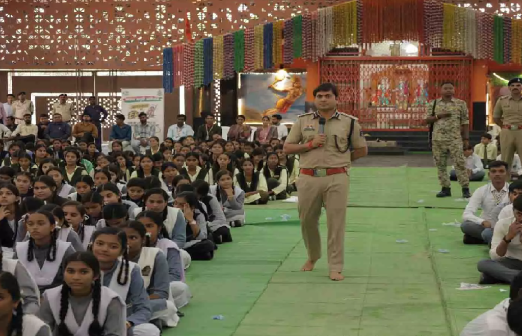 CG : साइबर जागृति अभियान में 1298 विद्यार्थियों ने सीखे डिजिटल सुरक्षा के गुर …