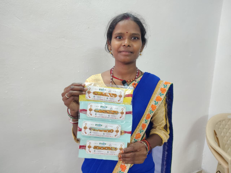  चेहरों में खुशी होठों में मुस्कान-बहनों की तरक्की विष्णु भैया का अरमान ...
