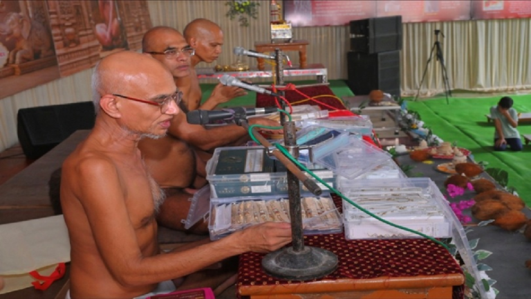 CG : जिनवाणी को पढ़ना नहीं, जीवन में उतारना जरूरी : मुनि पुनीत सागर …