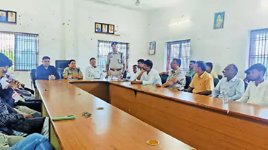 राजनांदगांव : डीजे में तेज आवाज व फूहड़ गानों पर रोक, शाम 4 से 11 बजे तक विसर्जन…