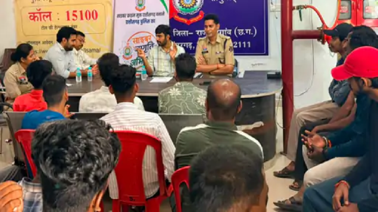 राजनांदगांव : गणेश प्रतिमाओं के आगमन, स्थापना, झांकी निर्माण पर समितियों से की चर्चा…