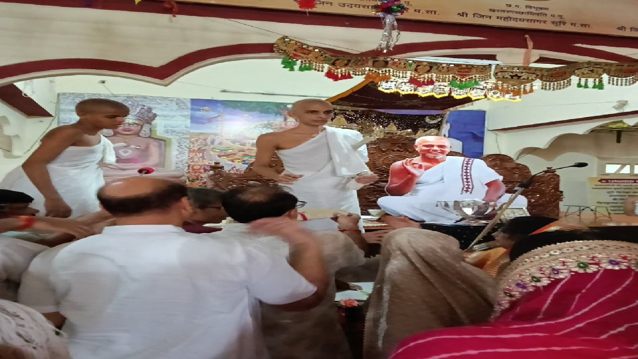 CG : विवेकानंद नगर में प्रभु महावीर के जन्म की घोषणा होते ही गूंजे जयकारे…