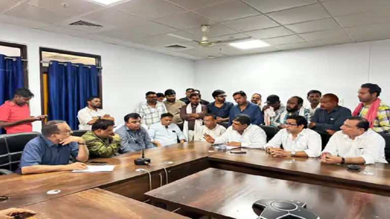 राजनांदगांव : अस्पताल अधीक्षक के चैंबर का एसी-पंखा बंद कराया, असुविधा को लेकर किया प्रदर्शन…