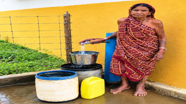 CG : सेवा की कहानी : सौर ऊर्जा से आसान हुई हर घर स्वच्छ पेयजल की पहुंच