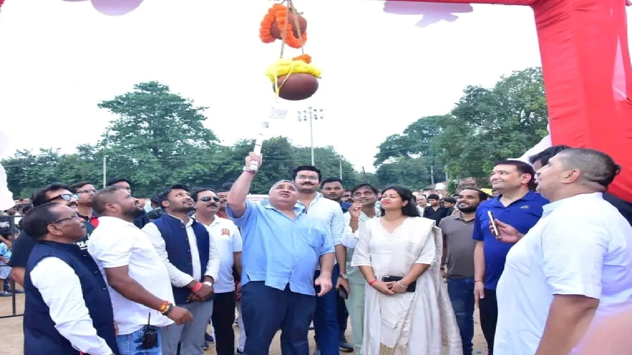 CG : जशपुर के रंजीता स्टेडियम में दही हांडी उत्सव की धूम, पर्यटन मंत्री भी हुए शामिल…