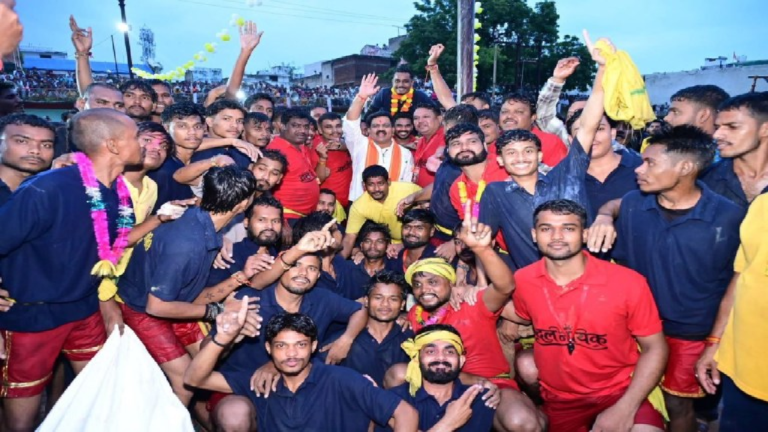 CG : कवर्धा में आयोजित दही हांडी उत्सव में शामिल हुए उप मुख्यमंत्री शर्मा…