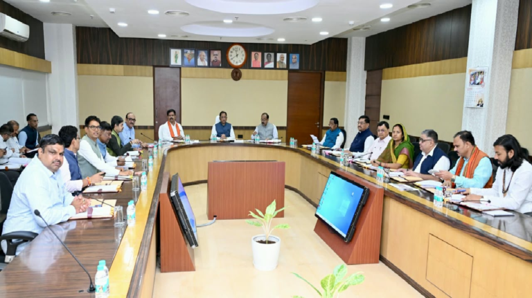 CG : मुख्यमंत्री विष्णु देव साय की अध्यक्षता में आज मंत्रालय, महानदी भवन में मंत्री परिषद की बैठक प्रारम्भ