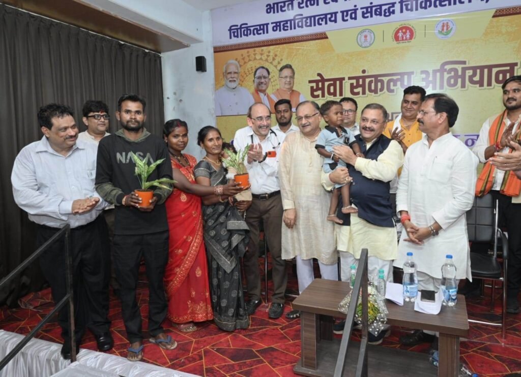 राजनांदगांव : सेवा संकल्प अभियान अंतर्गत बाल हृदय रोग जांच शिविर का हुआ आयोजन - 107 बच्चों का किया गया हृदय रोग जांच
