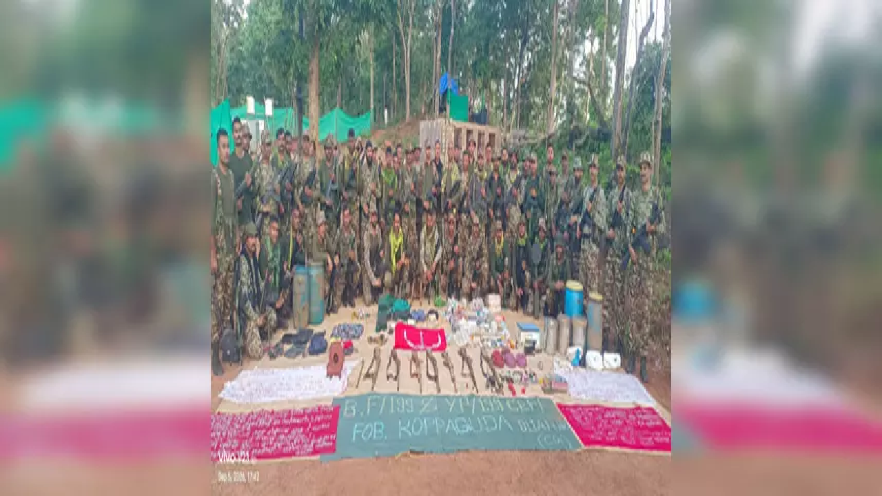 CG : बीजापुर में नक्सलियों के खिलाफ बड़ी कार्रवाई, CRPF ने जंगलों में छिपाए हथियारों का जखीरा पकड़ा …