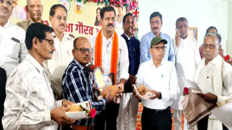 राजनांदगांव : बोटेसुर प्राइमरी स्कूल के शिक्षक चिंताम​िण को शिक्षादूत पुरस्कार …