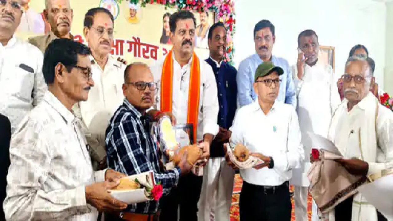 राजनांदगांव : बोटेसुर प्राइमरी स्कूल के शिक्षक चिंताम​िण को शिक्षादूत पुरस्कार …