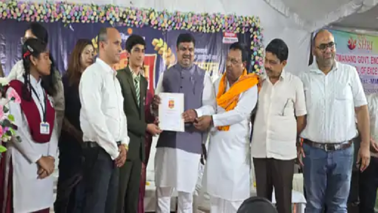 राजनांदगांव : वनांचल मानपुर में पहली बार प्रतिभावान छात्रों का शिक्षा मंत्री ने किया सम्मान …