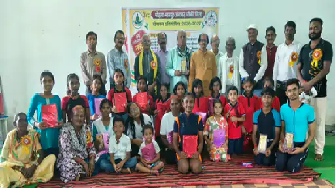 राजनांदगांव : जिला स्तरीय योगासन प्रतियोगिता में पूर्वी कोर्राम प्रथम ...