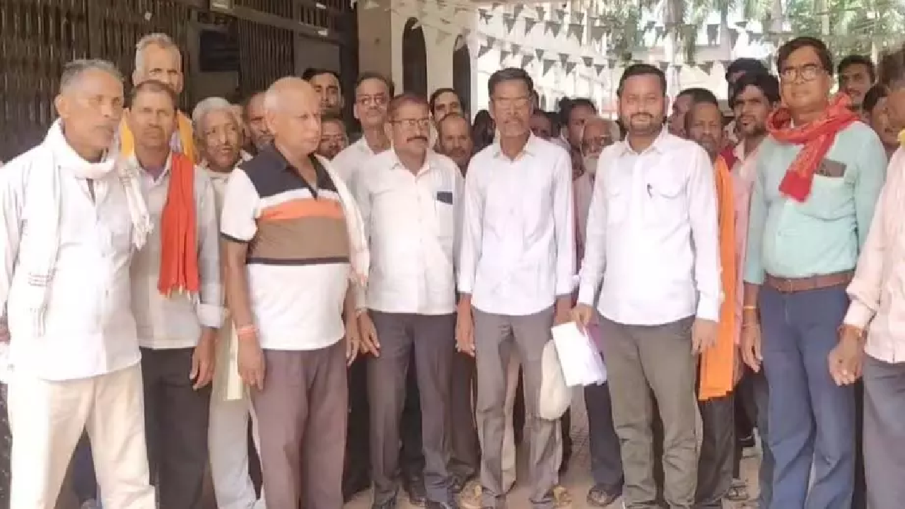 CG : PM Awas: घर बनाने की मदद में वसूली का आरोप, ग्रामीणों ने खोला मोर्चा …