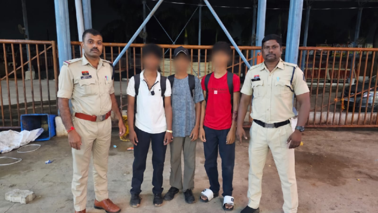 Durg : स्कूल जाने के लिए निकले तीन गुम नाबालिग बच्चों को छावनी पुलिस ने 06 घंटे के भीतर डोंगरगढ़ से सकुशल बरामद किया