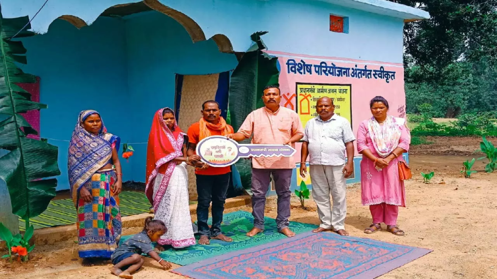 CG : प्रधानमंत्री आवास योजना से जशपुर के ग्रामीण परिवारों का पक्के घर का सपना हुआ साकार …