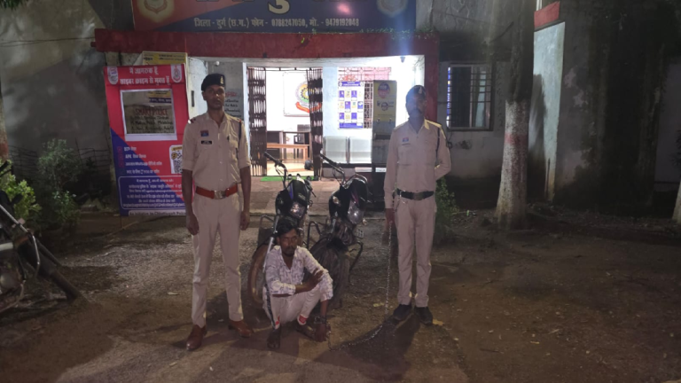 Durg : दुर्ग पुलिस की त्वरित कार्रवाई—चोरी की गई मोटर सायकल 06 घंटे से भी कम समय में बरामद, आरोपी सहित 02 विधि से संघर्षरत बालक पकड़े गए