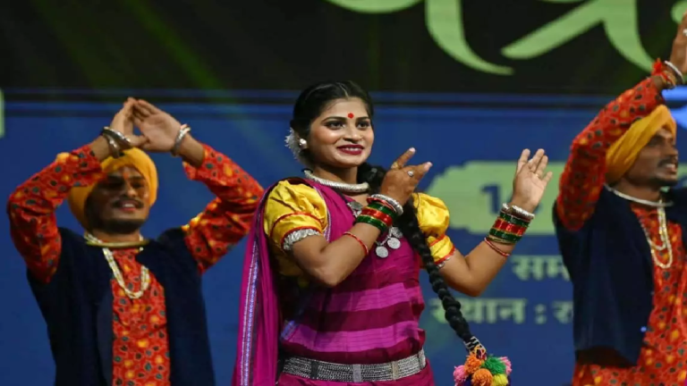 CG : सुमधुर लोकगायिकी से छत्तीसगढ़ी लोकगीतों में सराबोर हुआ रायगढ़, तीसरे दिन का हुआ यादगार समापन …