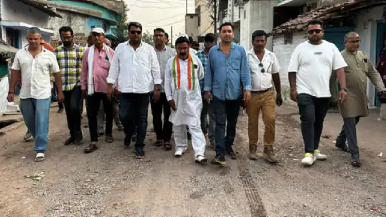 राजनांदगांव : गणेश विसर्जन झांकी से पहले शहर की सड़कों की मरम्मत की जाए नहीं तो होगा आंदोलन …