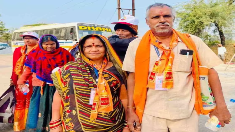 CG : कबीरधाम के दंपती ने विशेष ट्रेन से पहुंचकर किए रामलला और बाबा विश्वनाथ के दर्शन …