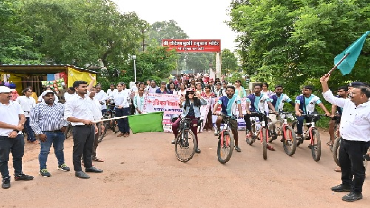 CG : साइकिल के पहियों पर सपनों की उड़ान, रुद्री से गंगरेल तक गूंजा बेटियों के हौसले का संदेश ..