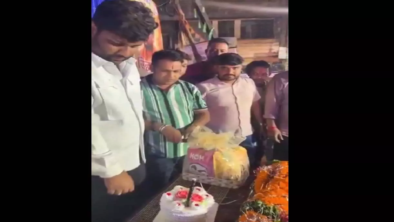 CG : सार्वजनिक स्थान पर बर्थडे सेलिब्रेशन पड़ा भारी, भाजयुमो जिलाध्यक्ष समेत चार पर FIR …