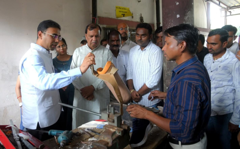 सेवा संकल्प अभियान के तहत दिव्यांगजनों को मिला सशक्तिकरण का संबल ...