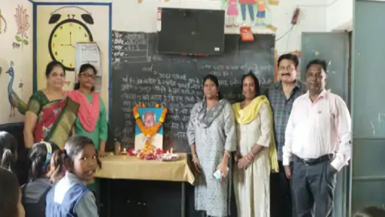 राजनांदगांव : मजदूर नेता से पहले विधायक बने, बच्चों की पढ़ाई में की मदद…