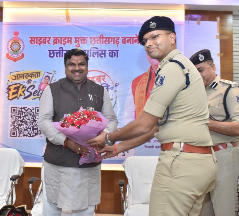 Durg : साइबर जागृति अभियान के तहत एसटीएफ जवानों को साइबर सुरक्षा प्रशिक्षण, माननीय गजेन्द्र यादव, मंत्री, स्कूल शिक्षा, ग्रामोद्योग, विधि एवं विधायी कार्य विभाग, छत्तीसगढ़ शासन रहे मुख्य अतिथि