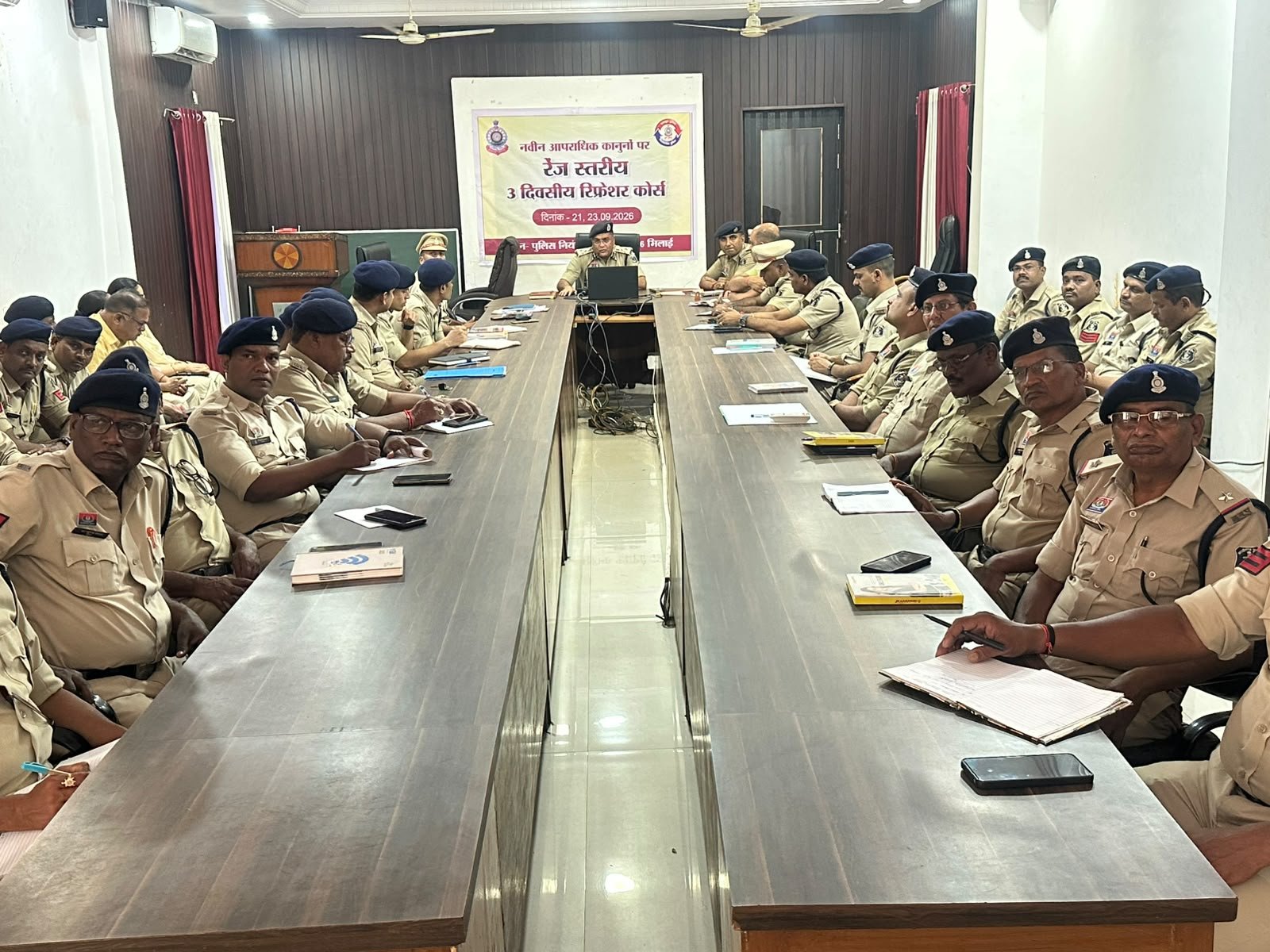 Durg : नवीन आपराधिक कानूनों के प्रभावी क्रियान्वयन हेतु दुर्ग रेंज स्तरीय तीन दिवसीय रिफ्रेशर प्रशिक्षण कार्यशाला का शुभारंभ, तीनों जिले के 81 पुलिस अधिकारी-कर्मचारी ले रहे प्रशिक्षण
