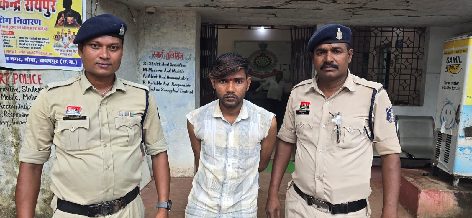 Durg : अवैध शराब के विरुद्ध दुर्ग पुलिस की लगातार कार्रवाई, 20 सितंबर को एक दिवस में 21 प्रकरणों में 21 आरोपी गिरफ्तार