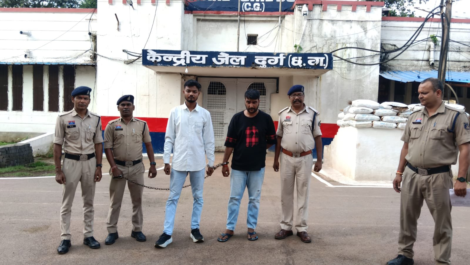 Durg : एनडीपीएस प्रकरण में दो आरोपी दोषसिद्ध, न्यायालय ने 15-15 वर्ष के सश्रम कारावास एवं 01-01 लाख रुपये अर्थदण्ड से किया दण्डित